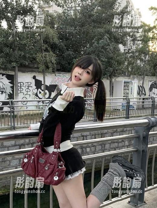 51吃瓜 这条链接,仿佛让51吃瓜的永久页拥有了魔力,让我欲罢不能