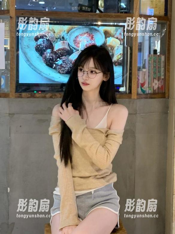 91黑料 走进这扇入口,像置身于91黑料的舆论漩涡中……