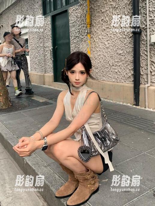 五一吃瓜网 只想用“五一吃瓜网”app,看个瓜,官网入口却让我像走迷宫,哭泣.jpg。