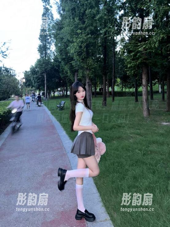 人人吃瓜网 不想当瓜农?那就来人人吃瓜网网址,吃上一口大瓜!