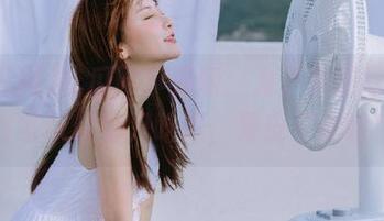 吃瓜网苹果版:为了免费吃瓜,我可以做到只吃瓜,果皮不扔哦!