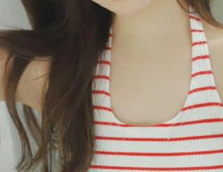 湖边晒太阳的我,默默收藏“我爱吃瓜网51”的八卦,心情好得飞起!
