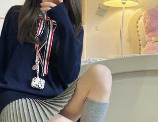 边煮泡面边逛黑料吃瓜网,生活需不需要如此丰盛?