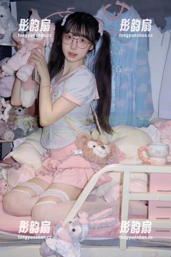 黑料正能量 最新追踪:娜娜在黑料正能量的黑暗角落里,搅动了多少水花?